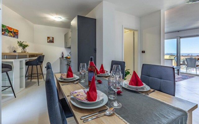 Nice Apartment in Liznjan With 1 Bedrooms and Wifi