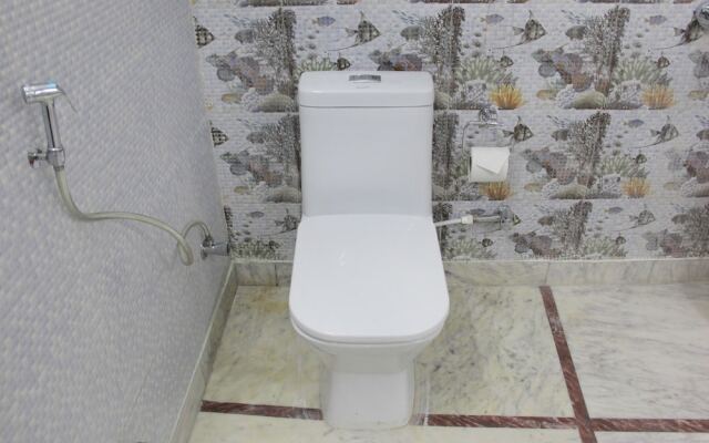 OYO 4096 Hotel Divyanshi