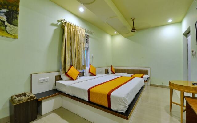 OYO 2061 Hotel New Holiday Inn