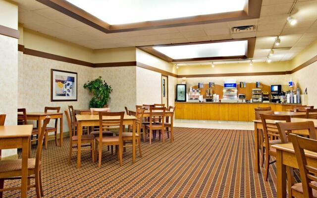 Holiday Inn Express Vancouver-Metrotown (Burnaby), an IHG Hotel