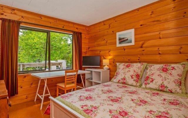 Hosts on the Coast Tui's Feast