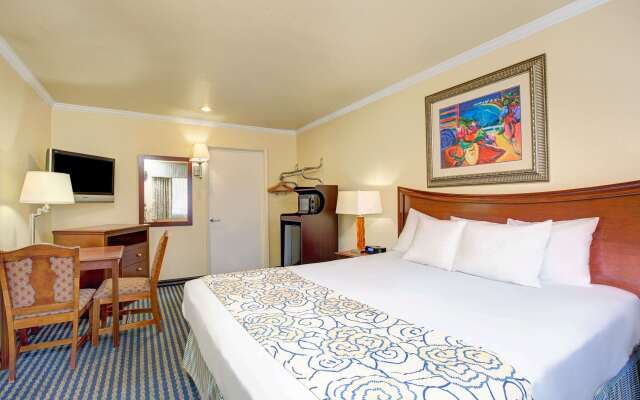 Super 8 by Wyndham Santa Cruz Beach Boardwalk