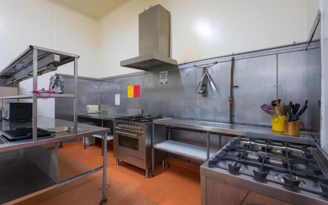 1849 Backpackers Hotel