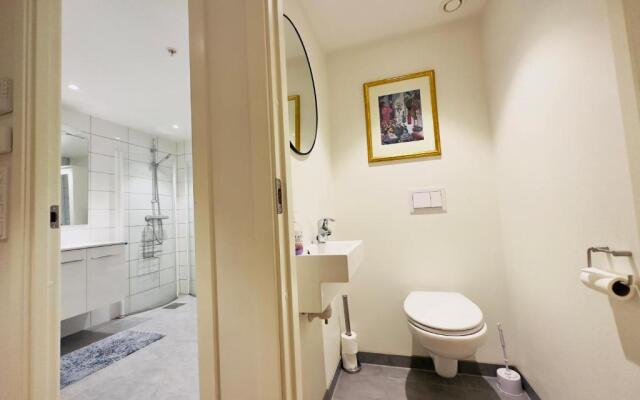 Eksklusiv & idyllisk leilighet i Sandvikensjøfront