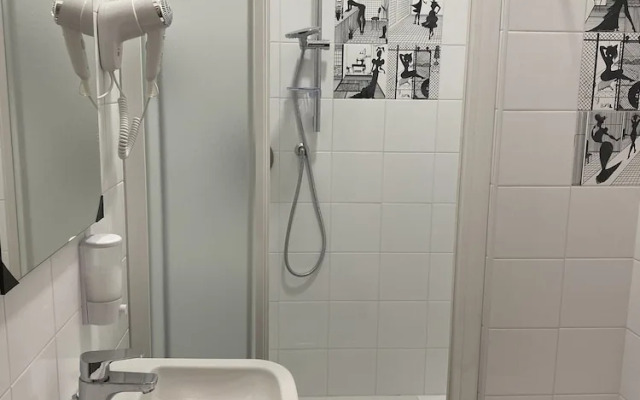 Newtown Hotel - Hostel