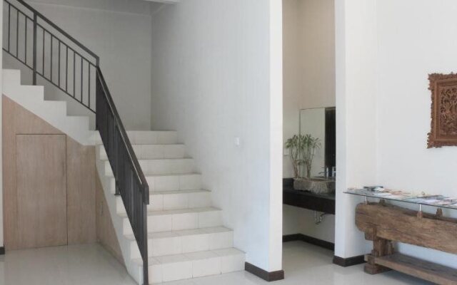 Svarna Suite Seminyak by Airy