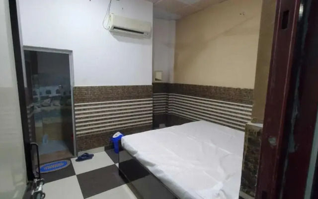 OYO 701211 Rock Star Hotel & Rooms