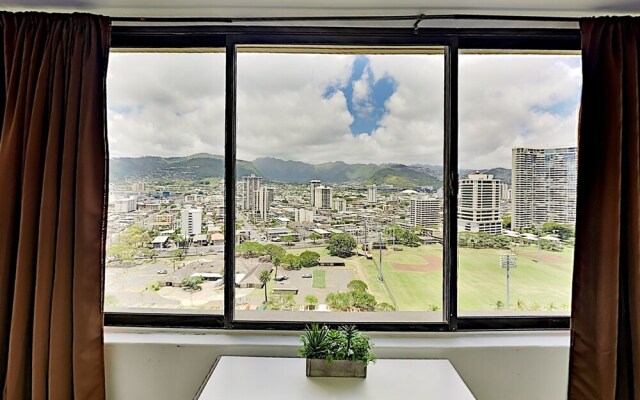 Hawaiian Monarch 2312 Condo by RedAwning