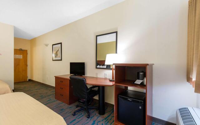 Gateway Hotel & Suites, Ascend Hotel Collection