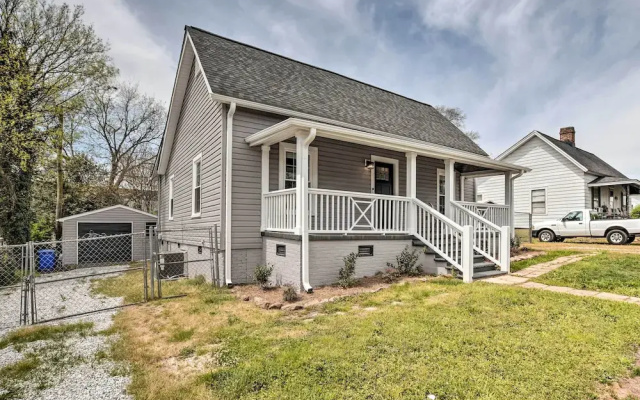 Ideally Located 'penne Place' w/ Deck & Grill