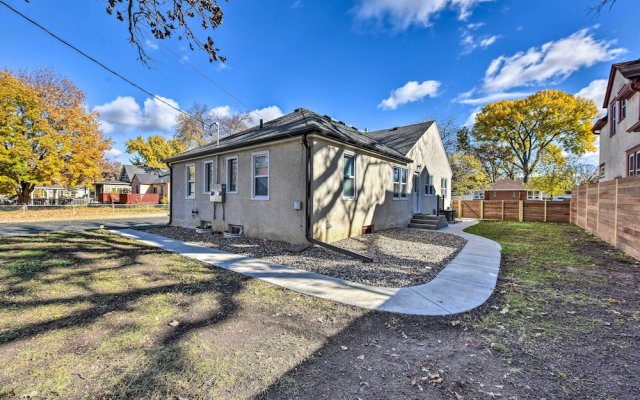 Cozy Home: Wifi, Parking, 5 Mi to Dtwn Mpls!