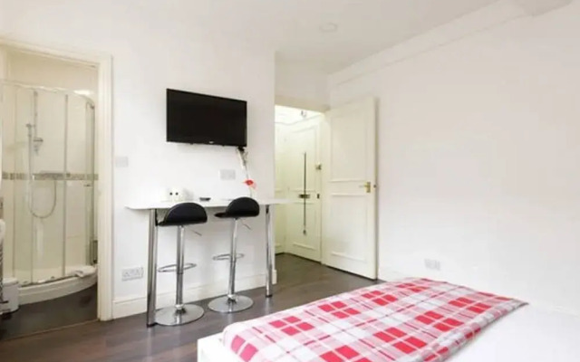 Sloane Avenue Apartment