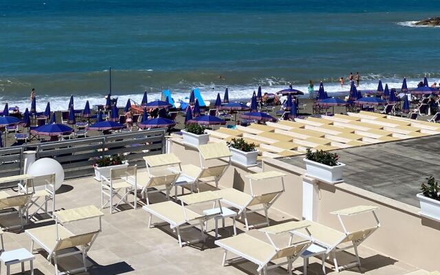 Hotel Cecina Beach
