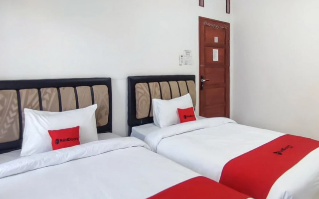 RedDoorz Syariah Near RSUP Dr. M. Djamil Padang – Guest Rooms – Padang