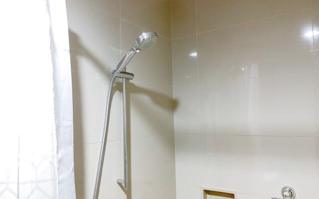 Warm And Elegant 2Br At The Kensington Royal Suites Apartment