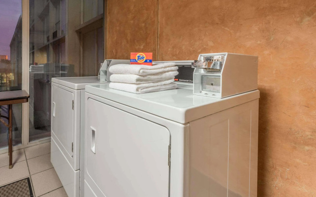 Holiday Inn Dallas Market Ctr Love Field by IHG