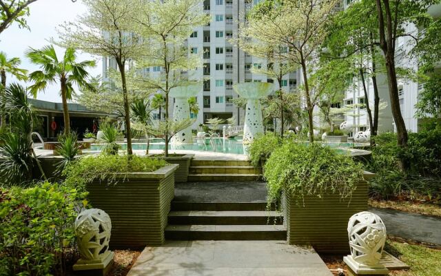 Comfort 1Br At Sky Terrace Apartment