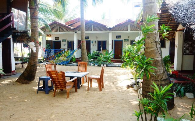 Star Rest Beach Hotel Arugambay