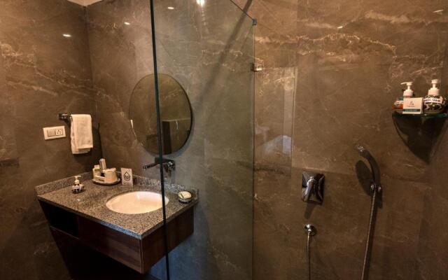 HOLYWATER Hotel by Ganga Kinare (150 mts from Ganga Ghat)