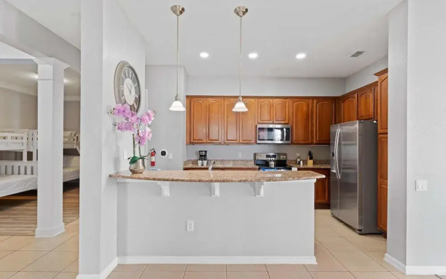5037 Shoreway Loop #408