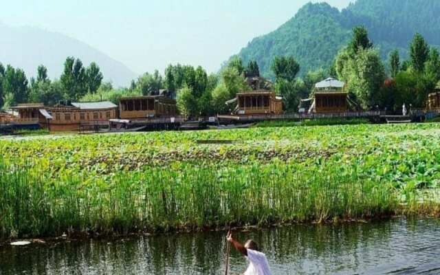 Aziz Palace Group of Houseboats