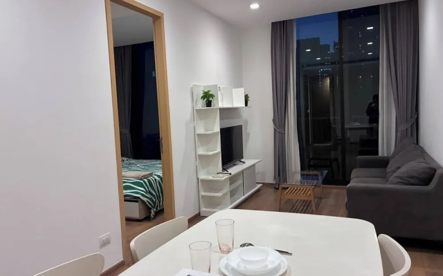 Charming 2 Bedroom Apartment in Heart of Phrom Phong