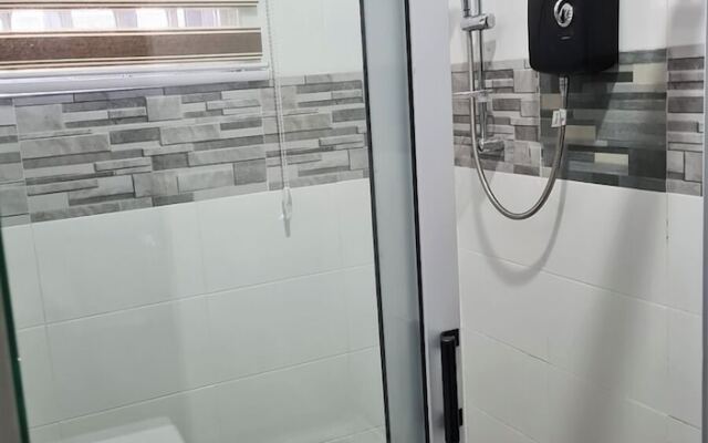 Gorgeous Quiet & Comfy Close to Highway