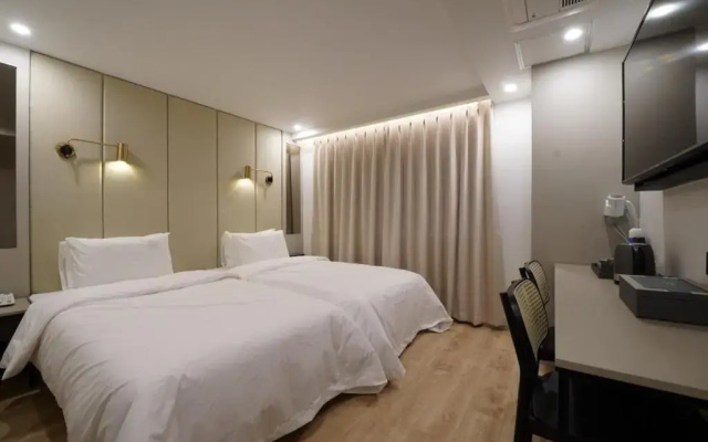 Myeongji Ocean City Hotel