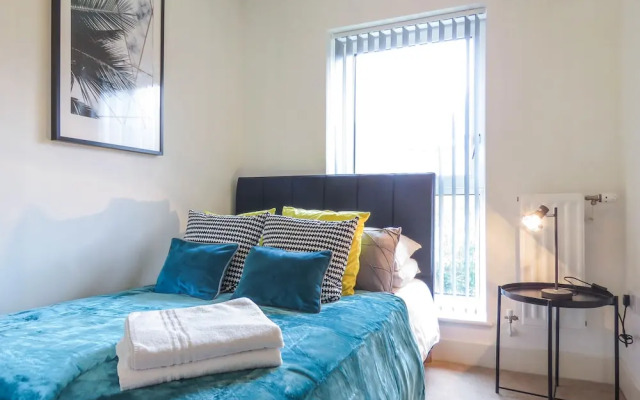 Tudors eSuites Park Central Townhouse Garden and Parking