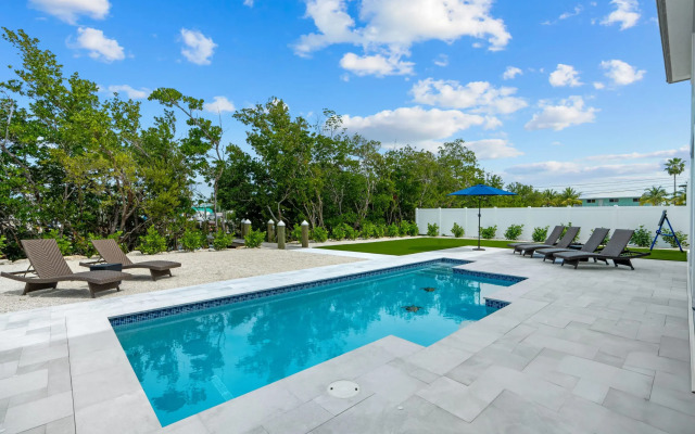 Luna Light Waterfront Pool Dock Views