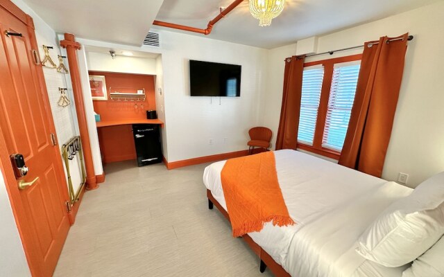 Peninsula Bed & Cocktails