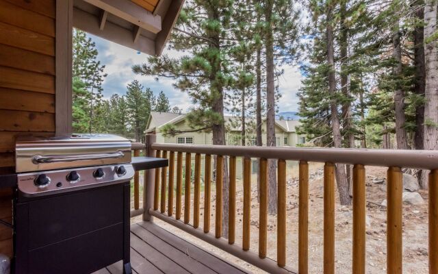 Mammoth Gateway Village 11