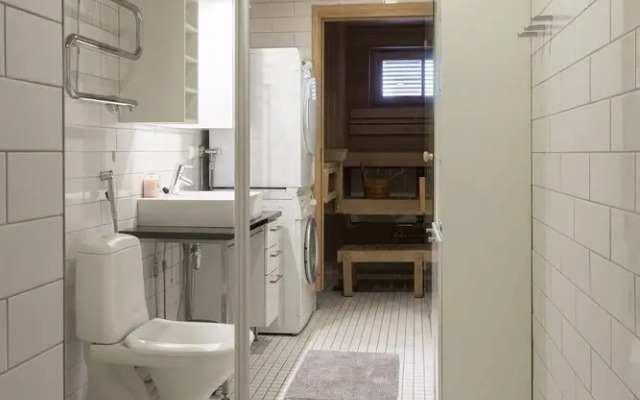 2ndhomes Deluxe Apt w Sauna & Balcony