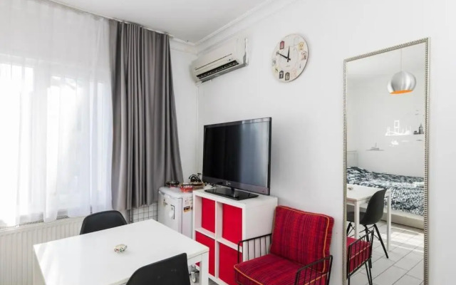 Cute 1 Room w/AC 300 meters to Istiklal Street