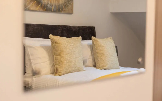 The Elk Suite Sasco Apartments