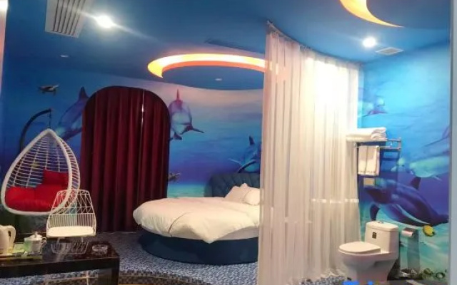 Tianyue Theme Hotel (Daozhou North Road Wanhe Century City)