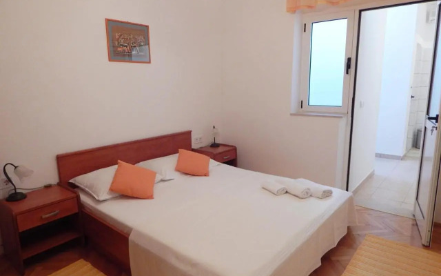 Apartments by the sea Duce, Omis - 946