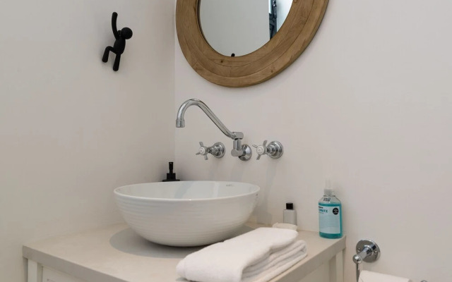 Duncan Road 38 - Adults Only