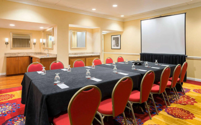 Wyndham Cleveland Airport