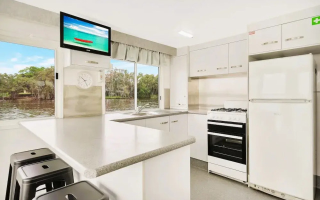 Coomera Houseboat Holidays