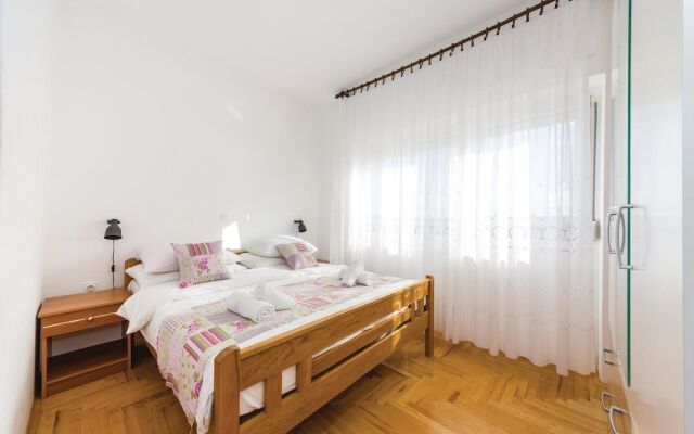 Stunning Home in Rovanjska With 5 Bedrooms, Wifi and Outdoor Swimming Pool