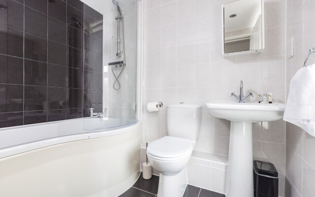 "Sunny Terrace, 3bed House In Maidstone"