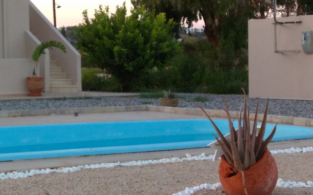 Gennadi Serenity House -beachfront Villa