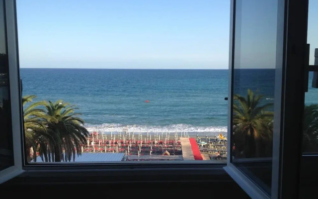 Altido Fronte Mare a Varazze