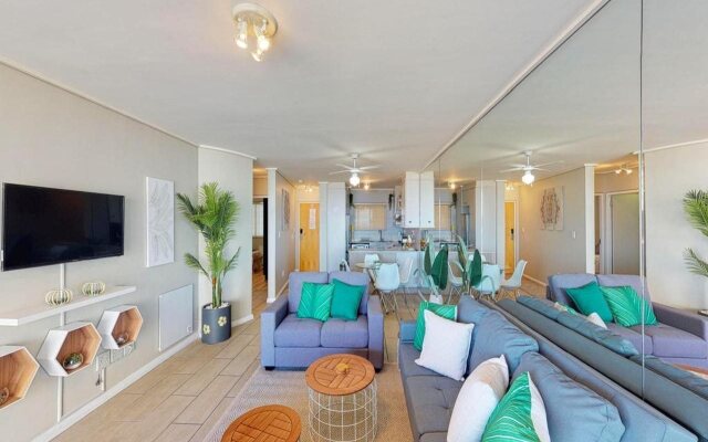 Luxury on the Beach, Lagoon Beach