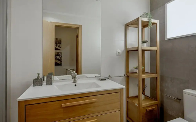 Carcavelos Modern Apartment by Homing