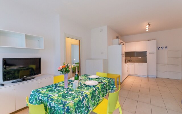 Torbole Relax, Pool & Balcony Apartment 2