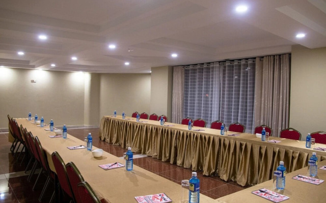 Maxland Hotel Juja