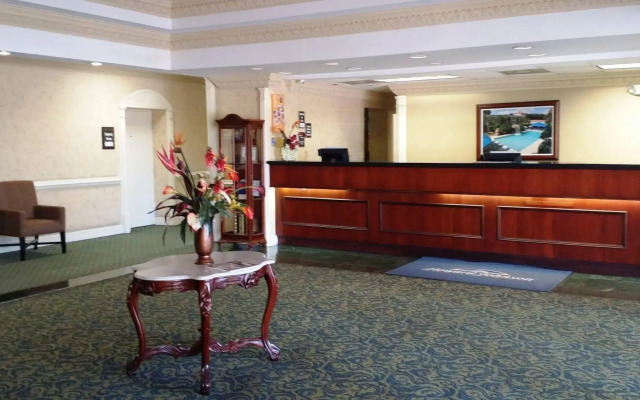 Opal Hotel & Suites