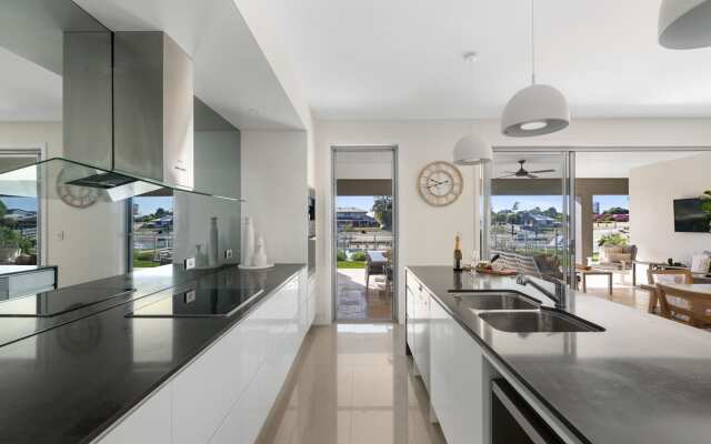 Luxe Family Entertainer on Canal  Private Pool